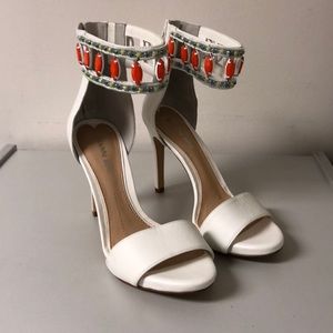Gianni Bini White Leather Ankle Strap Heel Sz 6.5
